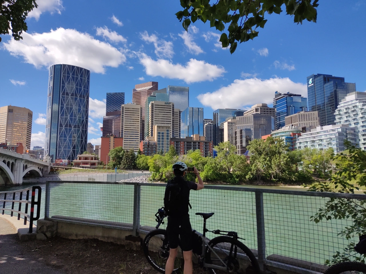 Fahrradwege direkt am Bow River