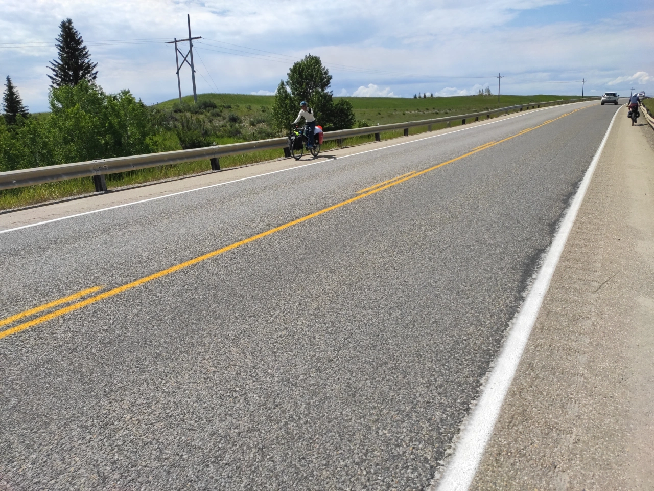 Einsamer Biker im Gegenwind